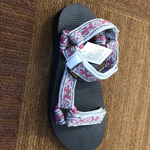 teva sandals! - Picture 5 of 8